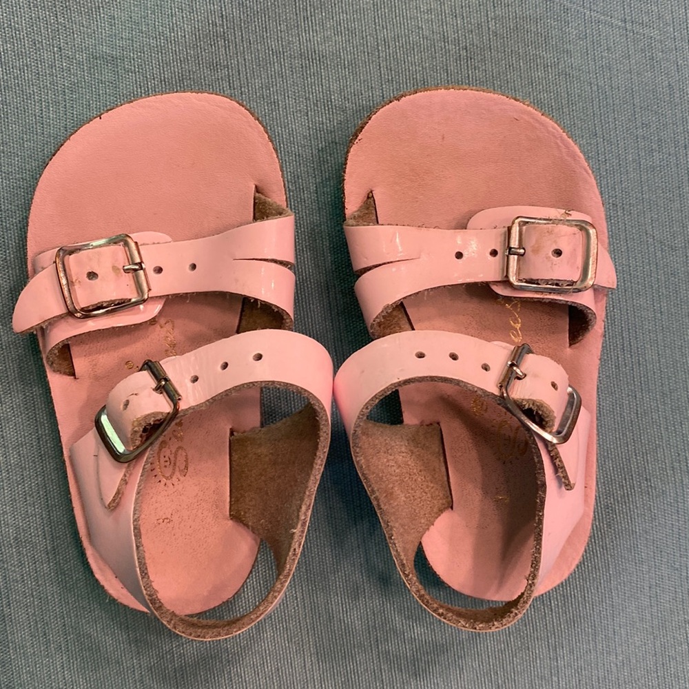 Sun San Sea Wees pink sandals — size 3